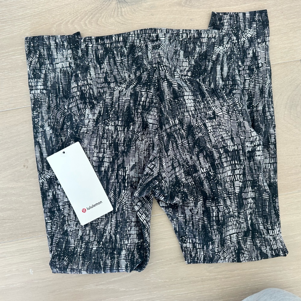 *NWT* Lululemon instill High rise 25”